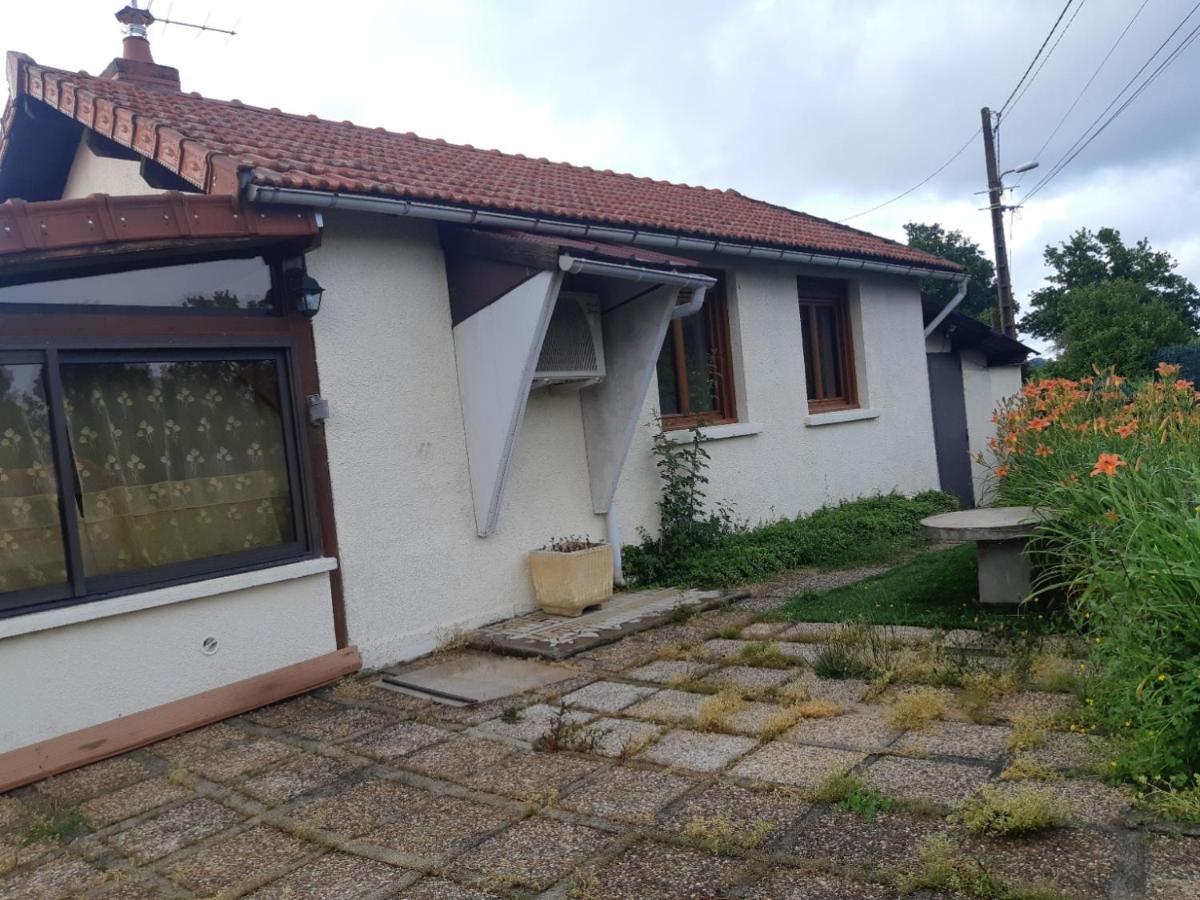 Maison A La Campagne Avec Piscine Flayat Exterior photo