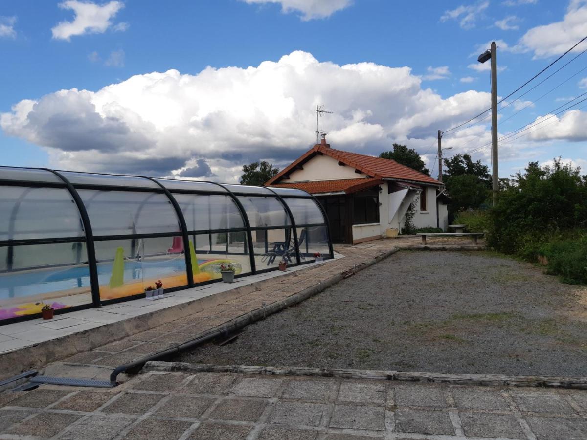 Maison A La Campagne Avec Piscine Flayat Exterior photo